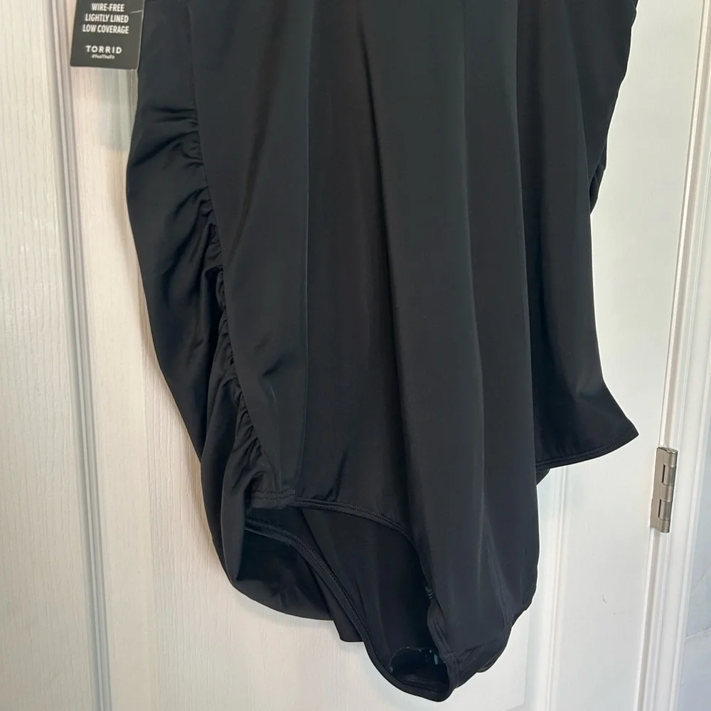 Torrid One Piece Swimsuit Women’s 3X Black Wireless Ruched Cap Sleeves - Picture 8 of 9